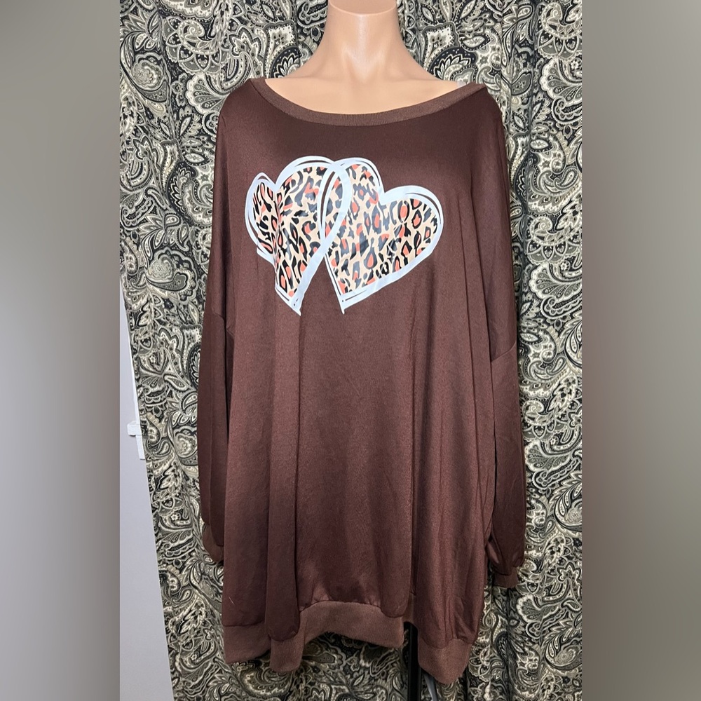 BoomChic Heart Leopard Round Neck Sweatshirt Size: 30